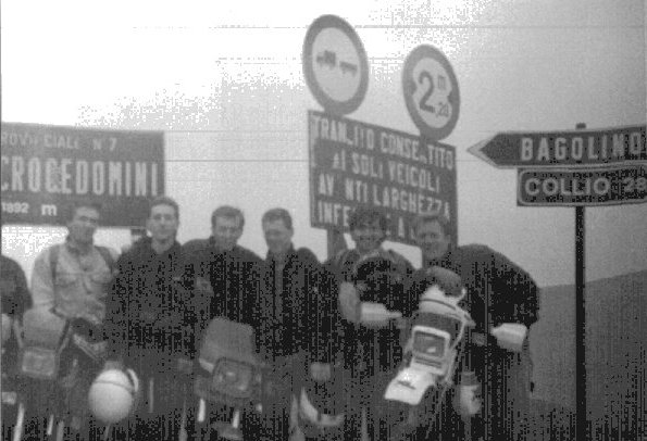 In una giornata di fine luglio gli intrepidi motociclisti incontrano la neve ... e gelano :)